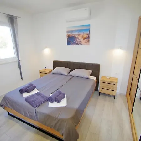 Holiday home Mit Privatpool Fuer 7 Personen Ca 120 M In Sisan, Istrien Medulin Und Umgebung *
