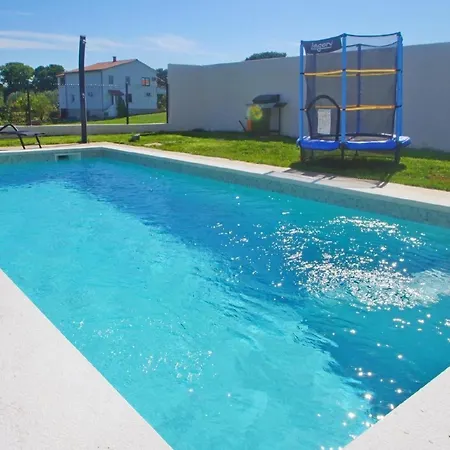 Holiday home Mit Privatpool Fuer 7 Personen Ca 120 M In Sisan, Istrien Medulin Und Umgebung Sisan