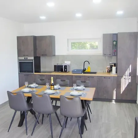 Holiday home Mit Privatpool Fuer 7 Personen Ca 120 M In Sisan, Istrien Medulin Und Umgebung