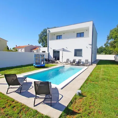 Mit Privatpool Fuer 7 Personen Ca 120 M In Sisan, Istrien Medulin Und Umgebung Holiday home *
