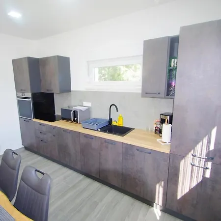 Mit Privatpool Fuer 7 Personen Ca 120 M In Sisan, Istrien Medulin Und Umgebung Holiday home