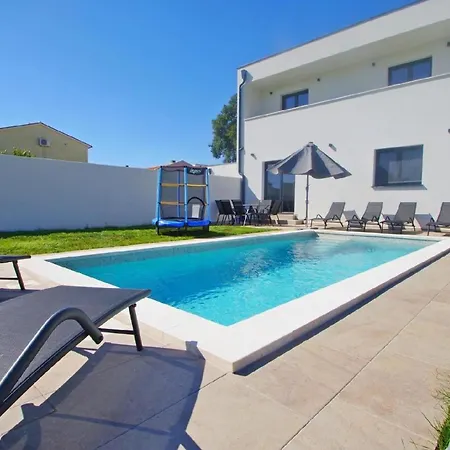 Mit Privatpool Fuer 7 Personen Ca 120 M In Sisan, Istrien Medulin Und Umgebung Holiday home Sisan