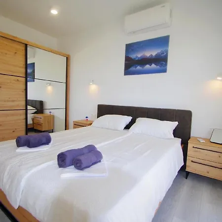 Mit Privatpool Fuer 7 Personen Ca 120 M In Sisan, Istrien Medulin Und Umgebung Hébergement de vacances *